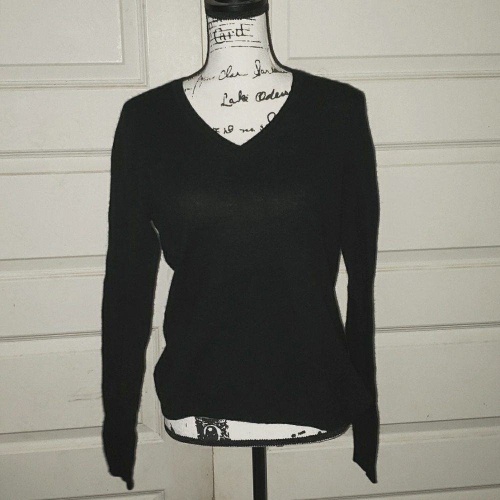 Ellen Tracy black cashmere sweater